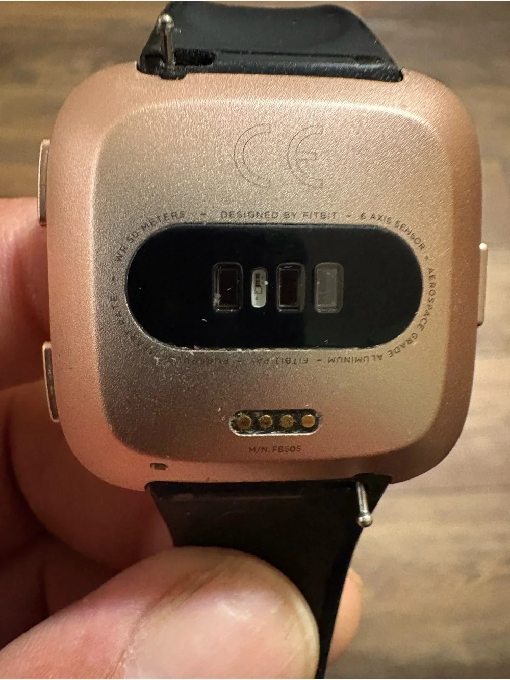 Fitbit Versa FB505 Smartwatch 1st Gen Fitness Tracker Heart Rate w/charger